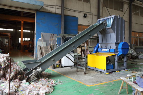 9CrSi Blade Plastic Bottle Crusher , 0.5t/H Plastic Shredder Granulator