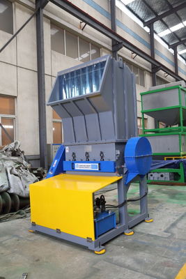 9CrSi Blade Plastic Bottle Crusher , 0.5t/H Plastic Shredder Granulator