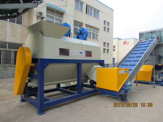 3000kg/Hr Ldpe Mulching Film Plastic Recycling Machine Sand / Grass Remover